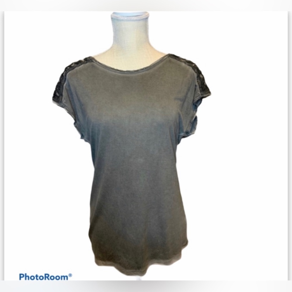 Dantelle tee